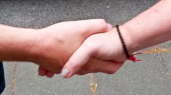Die Sache mit dem Händeschütteln Interkulturelle Kommunikation Begrüßung | Geschlechtergerechtigkeit | Gleichbereichtigung Diversity und Kommunikation