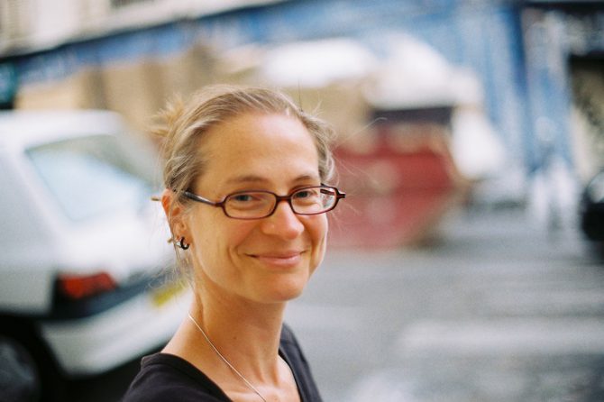 Identität - Kulturspezifische Erinnerungen: Schlümpfe und Schtroumpfs - Folge 21 Portrait Eva Bodinet, zuhause in Frankreich und Deutschland